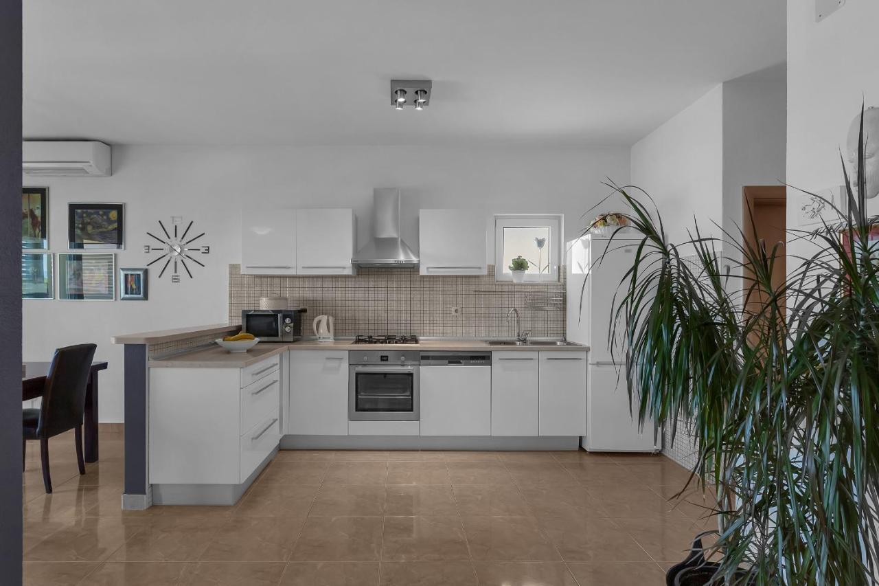 Stunning City View Apartment Makarska Exterior photo